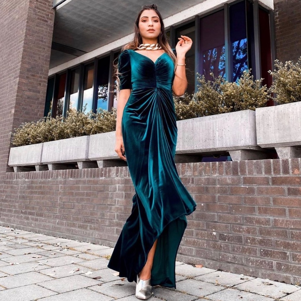 NWT Adrianna Papell Shirred Velvet Gown In Emerald sz 4
